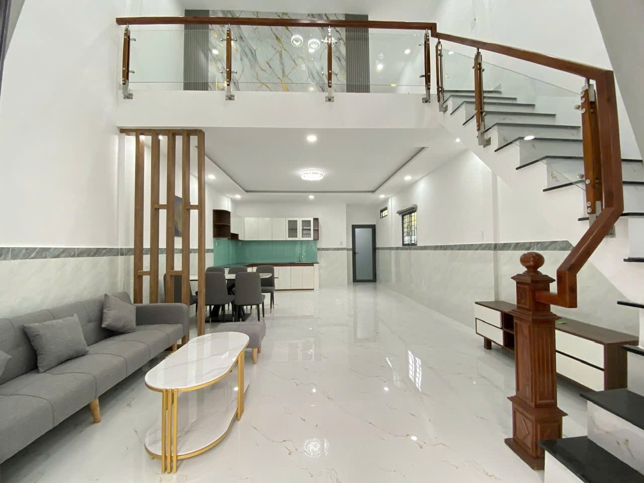 Bán nhà phố đẹp 1 trệt 1 lửng Đường 18, Linh Trung, Thủ Đức