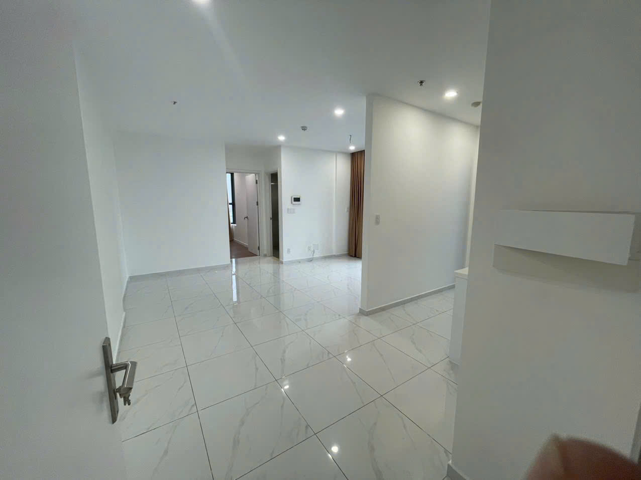 Cho Thuê Căn Hộ D'Lusso 2PN 2WC, Nội Thất Cơ Bản, Giá Tốt